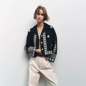 ZARA black and white Embroidered Floral Blouse Shirt / Shacket Size Small